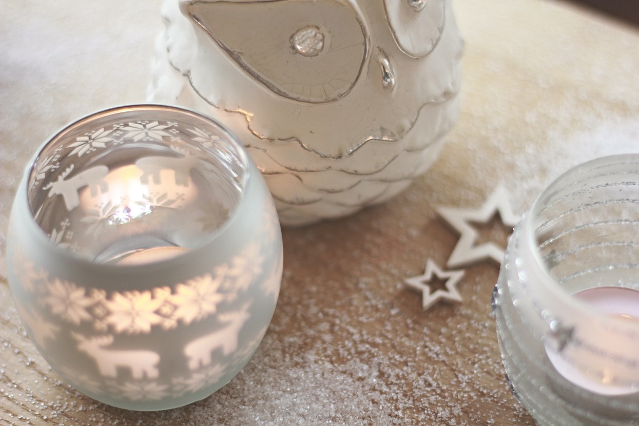 Décoration : bougeoir en argent, les trois pour 5.59€